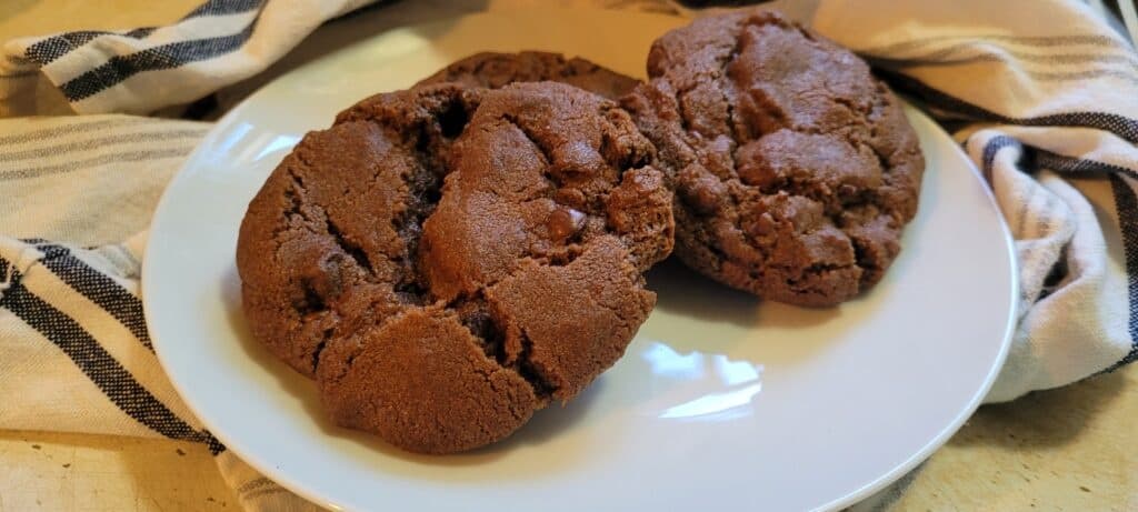 Plated chocolate cookies